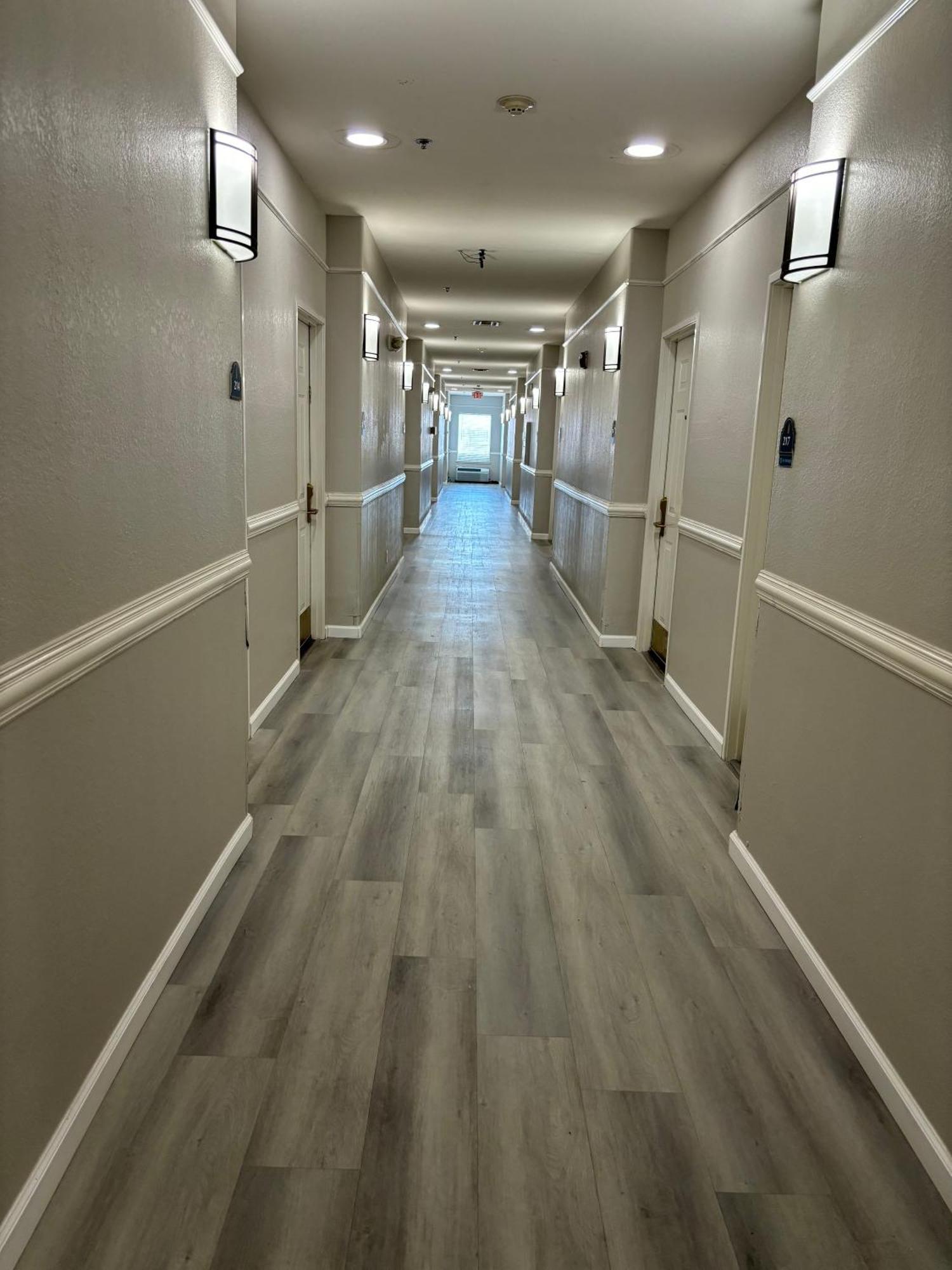 Hotel Deluxe & 2*